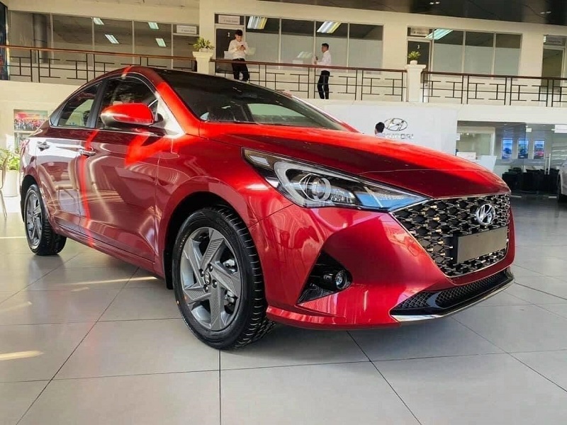 Hyundai Accent màu đỏ